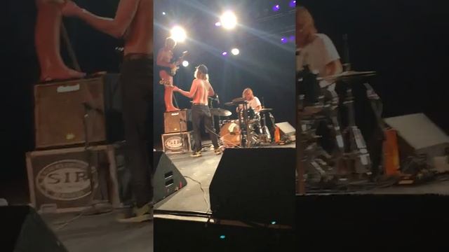 Mac Demarco Enter Sandman @ Roseland Theater