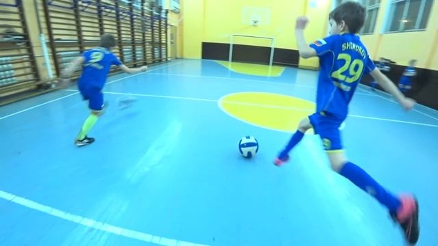 Игра - "1000 с наката по 3 футболиста" = старшие (МНОГО УДАРОВ НА ТОЧНОСТЬ - РАЗНЫМИ НОГАМИ) смотреть онлайн