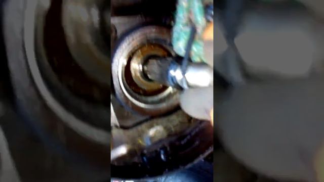 replacing wheel bearing 2003 Ford escape 4 wheel drive without removing the axle and replacing it смотреть онлайн