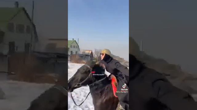 АТ ҚҰЛАҒЫНДА ОЙНАП,КҰРАЛАЙДЫ КӨЗГЕ АТҚАН ҚАЗАҚ ҚАЙСАР ҚЫЗДАРЫ-АЙ..! смотреть онлайн