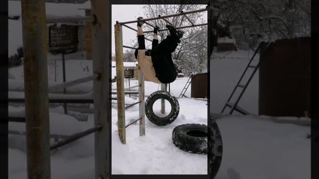 Тренировка зимой в противогазе Training in the winter in gas mask смотреть онлайн