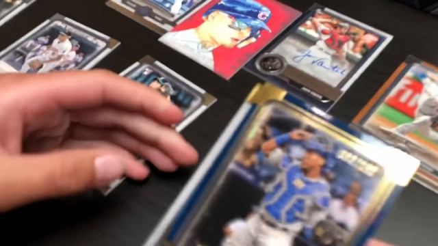 KID BREAK!! Young Collector Opens a $200 Box of Baseball Cards! смотреть онлайн