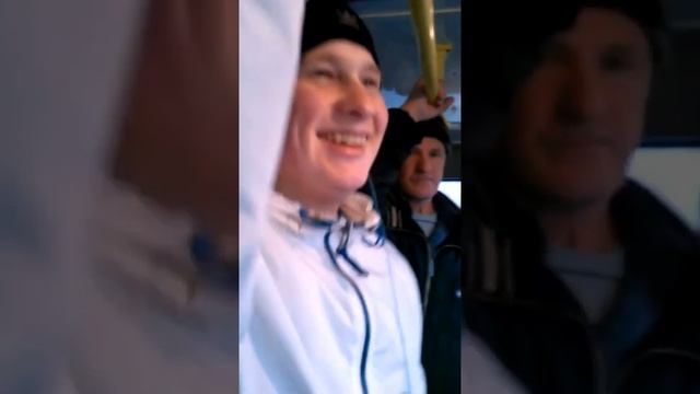 SWD - Маским поет в автобусе смотреть онлайн