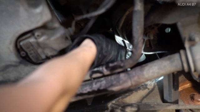 Как заменить моторное масло и масляный фильтр на AUDI A4 B7 Седан [ВИДЕОУРОК AUTODOC] смотреть онлайн