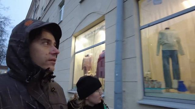 Красный дворик // Чырвоны дворык // Минск // Где в Минске спрятан красный дворик-колодец? смотреть онлайн