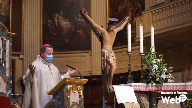 Aperte le celebrazioni pasquali con la messa in Duomo смотреть онлайн