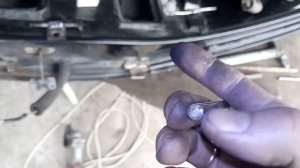 Приора убираю люфт в петлях двери.