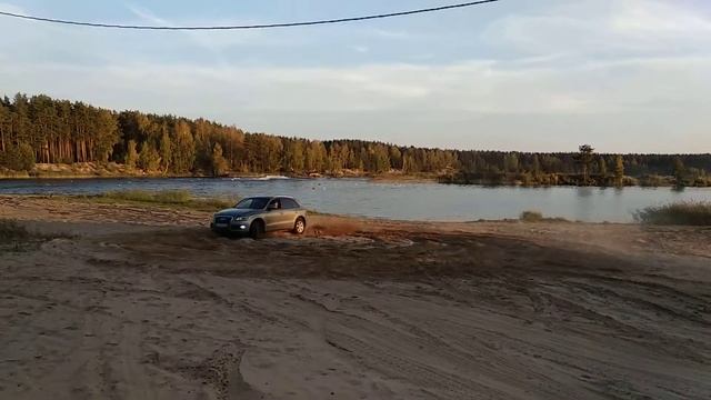 Audi Q5 quattro в песке