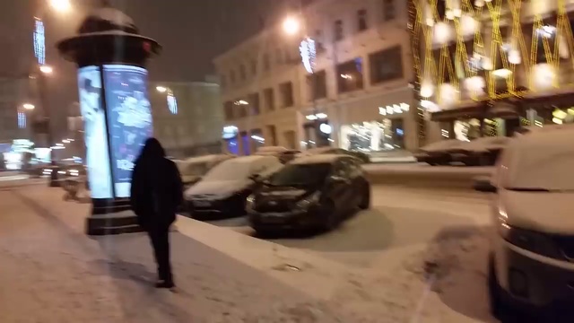 УЛИЧНЫЕ МУЗЫКАНТЫ ИГРАЮТ ЗИМОЙ ► Такая Красивая Музыка В Нереальный Холод смотреть онлайн