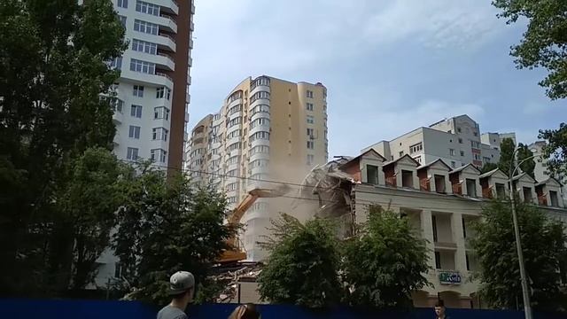Снос хостела - гостиницы Киева по ул. Просвещения 14 смотреть онлайн