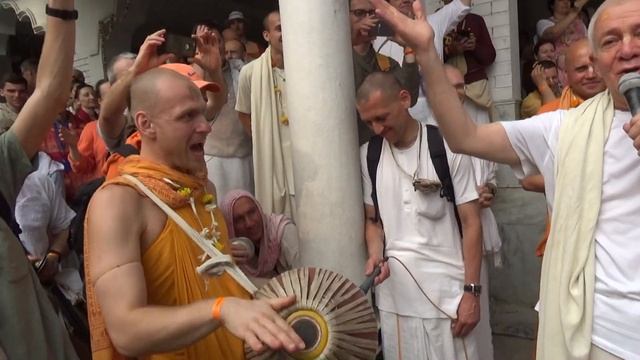 ЕМ Чайтанья Чандра Чаран прабху о воспевании Святого имени. Маяпур 2019 смотреть онлайн