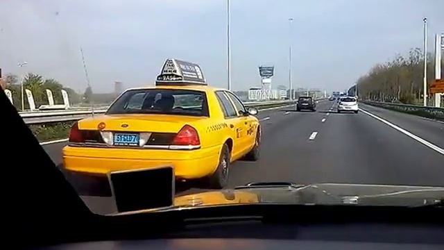 Us Taxi Ford Crown Victoria on the A13 смотреть онлайн