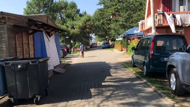 Лучший пляж Кобулети на севере города.Вирусные ограничения, почему они мягче, чем по всей Грузии смотреть онлайн
