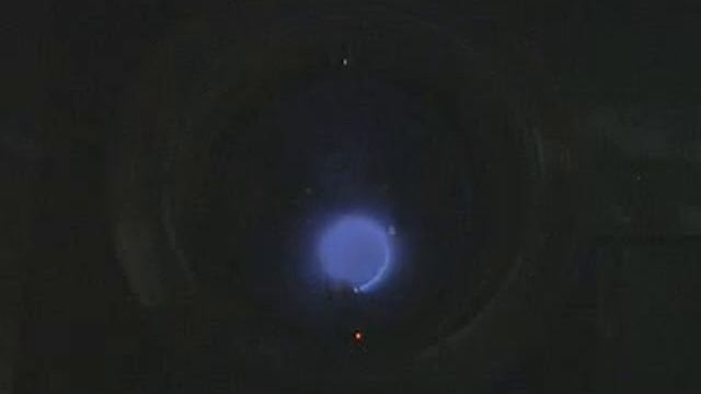 Движение пучка электронов в магнитном поле смотреть онлайн