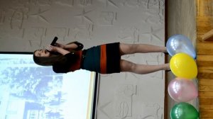 школьный двор и смех подружек...