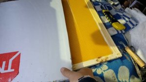 НАВАЩИВАНИЕ ВОЩИНЫ НА МАГАЗИННУЮ РАМКУ