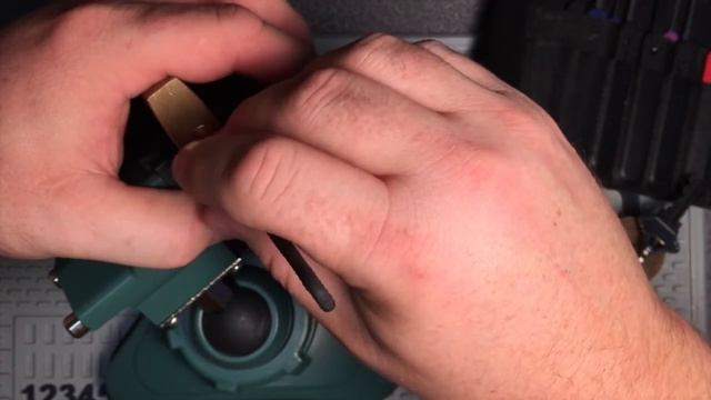 5-Pin U-Haul padlock from Git Pick'd (/u/gitsideways) смотреть онлайн