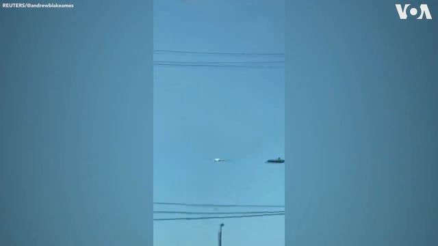 Philippine Airlines 777 Makes Emergency Landing at Los Angeles Airport смотреть онлайн