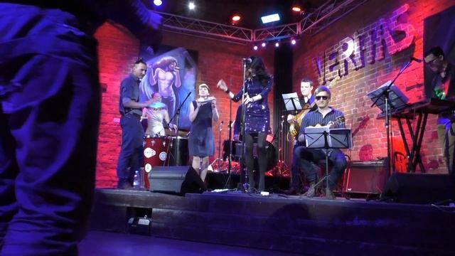 Надя Алексеева и Gordo Rei LATINO & Enjoy Drumming - So Danço Samba @ Music Club Veritas 25.12.2015 смотреть онлайн
