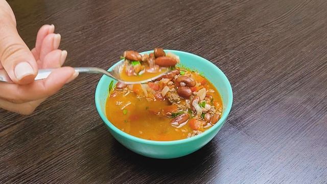 Beans with Ground Beef are such a delicious and healthy soup that you'll want more! смотреть онлайн