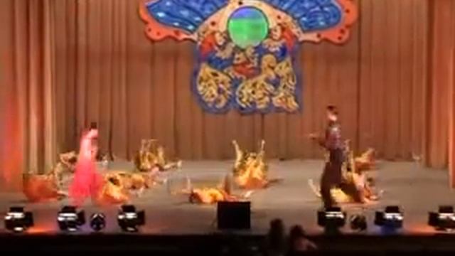 Зразковий театр танцю"Перлинка"- " Листья" смотреть онлайн