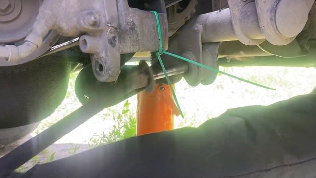 Как легко снять переднюю стойку, нижний рычаг, растяжку рычага, крыло, фару ВАЗ 2110 - 2112. Часть смотреть онлайн