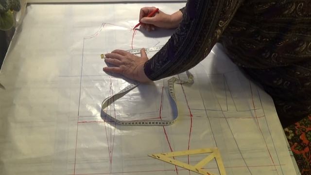 подгонка основы платья под снятые мерки,моделирование ассиметричных рельефов. смотреть онлайн