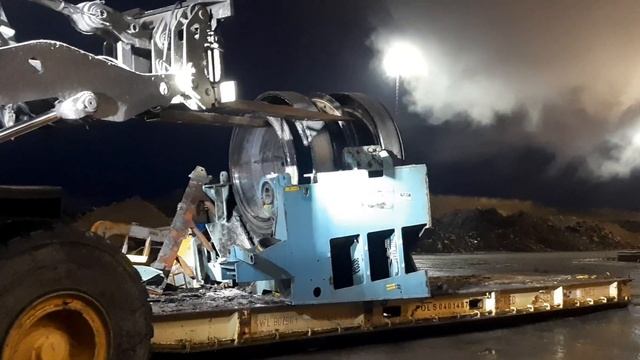 резка дробилки для щепы, 50 тонн!!! cutting, wood crusher 50 tons!!! смотреть онлайн