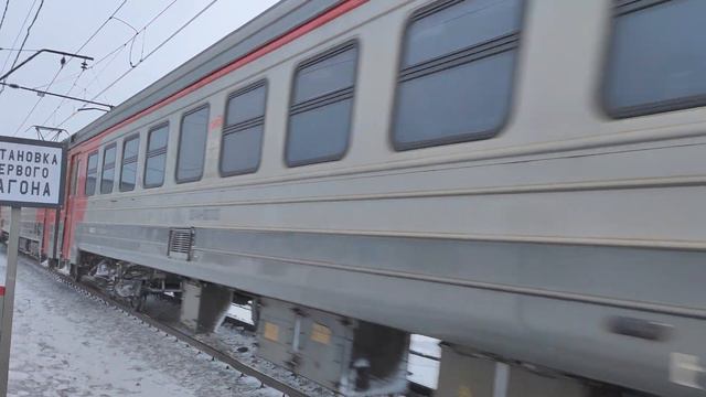 Электропоезд ЭД4МК-1010/0030 отправляется с о.п. Совхоз Бердский