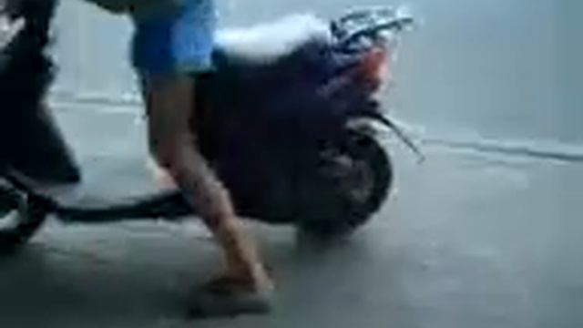 Honda Dio feat Yamha Jog смотреть онлайн