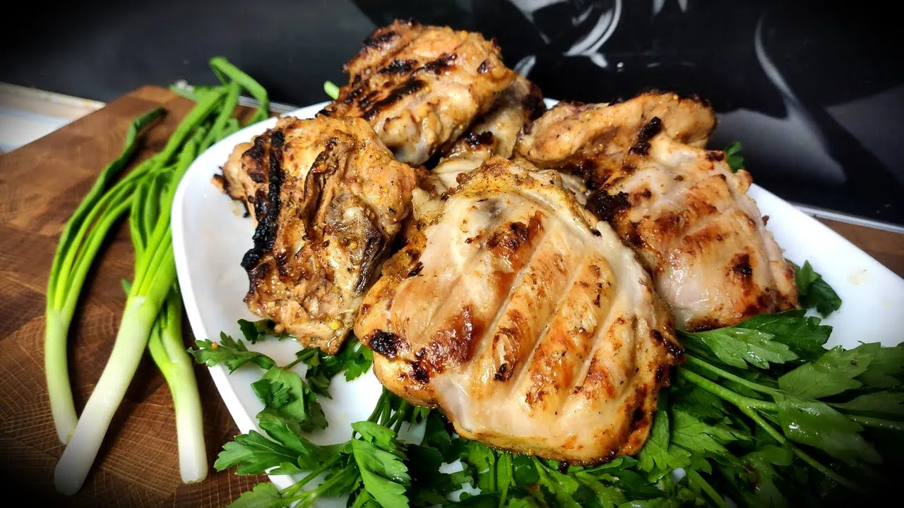 ШАШЛЫК из КУРИЦЫ. Сочные Куриные бедра на мангале. смотреть онлайн