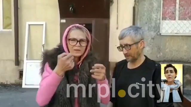 обращения жестовым языком, которое записали супруги в Мариуполе. Их квартира сгорела, и они вынужд смотреть онлайн