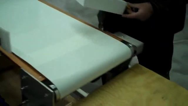 Тестирование металл детектора на пищевом производстве, сброс. смотреть онлайн