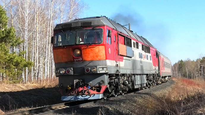 ТЭП70-0426 с пригородным поездом Екатеринбург-Пасс. — Полевской