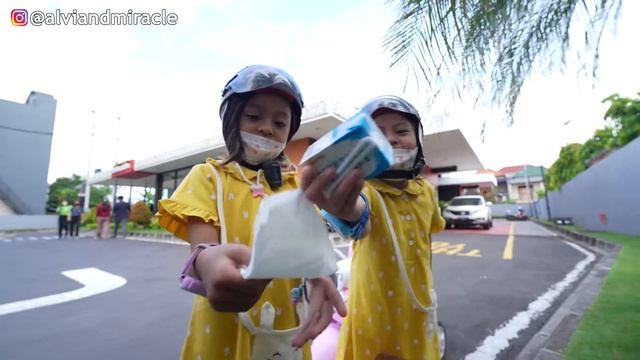 ALUNA DAN AMANDA KE DRIVE THRU NAIK MOTOR MAINAN‼️ MBAKNYA NGAKAK‼️? wkwkwk смотреть онлайн