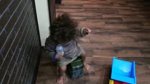 Как приучить ребёнка к горшку?Учимся писать.Обоссался от смеха.Мальчики писают// написал в машинку