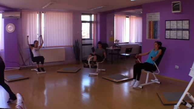 30 minutes workout @ FitCurves Vitan смотреть онлайн