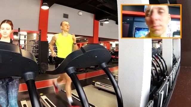 Тренировка бега в клубе №60. Сегодня 3км. Заснял 500м на 17,3 смотреть онлайн