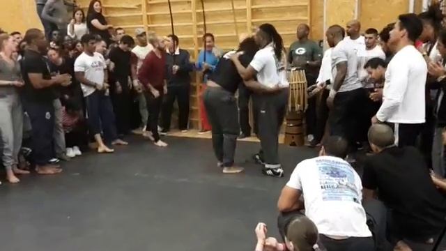 Abadá Capoeira - Roda de abertura 19 JOGOS EUROPEUS 2017 Jogo de Benguela смотреть онлайн