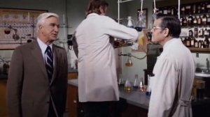 Полицейский отряд  - Лаборатория(Лесли Нильсеном )