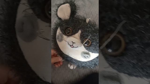 Знакомство с участниками дружной компашки смотреть онлайн