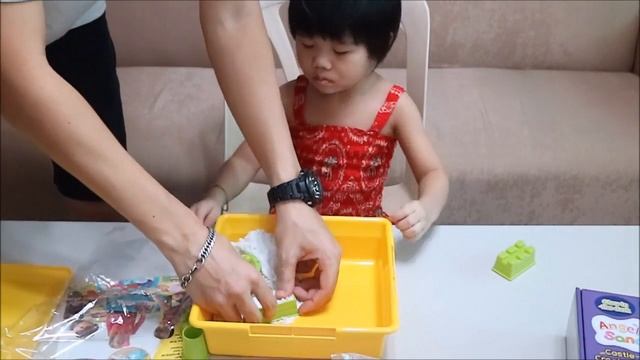 Kinetic Sand Angel Sand Play Time with Mini Baby смотреть онлайн