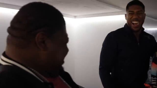 'I WILL SNATCH THAT CHAIN OFF YOU' - ANTHONY JOSHUA, DEREK CHISORA, BIG NARSTIE (IN DRESSING ROOM) смотреть онлайн