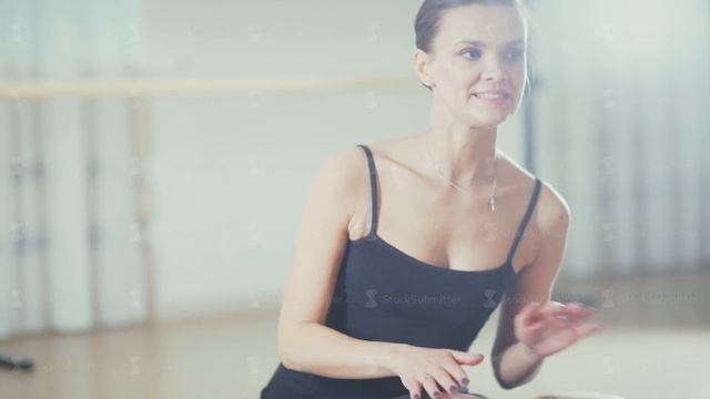 The little girl with blue eyes do stretching at the ballet school смотреть онлайн