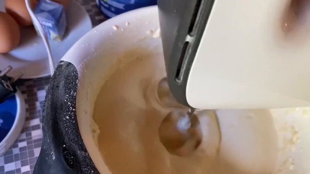 Завтрак . Блинчики на йогурте ( кефире) Frühstück . Pfannkuchen auf Joghurt (Kefir) смотреть онлайн