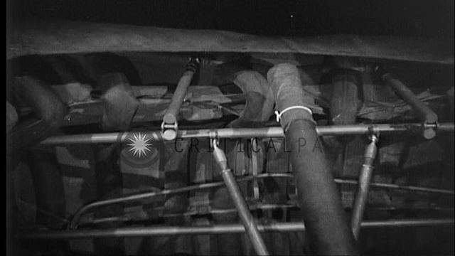 Technician demonstrates the expanding and closing sidewall canvas of Sherman Tank...HD Stock Footag смотреть онлайн