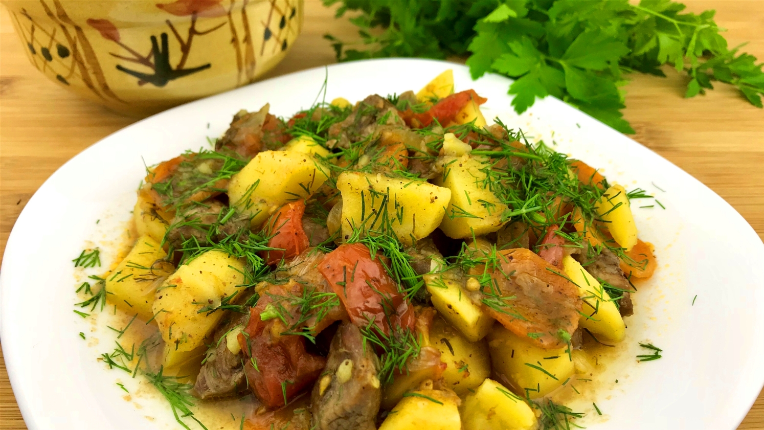 Жаркое из свинины по-домашнему в горшочках. Очень вкусно .mp4 смотреть онлайн