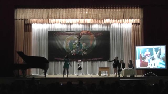 "Первая учительница" музыка Павла Беккермана стихи Ауеса Бетуганова смотреть онлайн