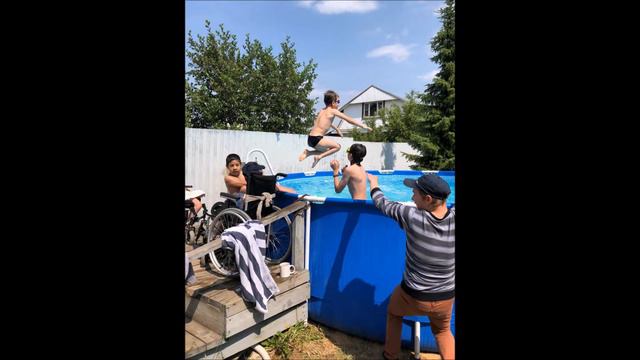 Бассейн в "Незнайке". Купание. Слайд-шоу смотреть онлайн