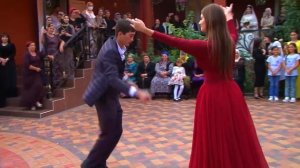 Красавица танцует на свадьбе в Ингушетии! НОВИНКА 2019